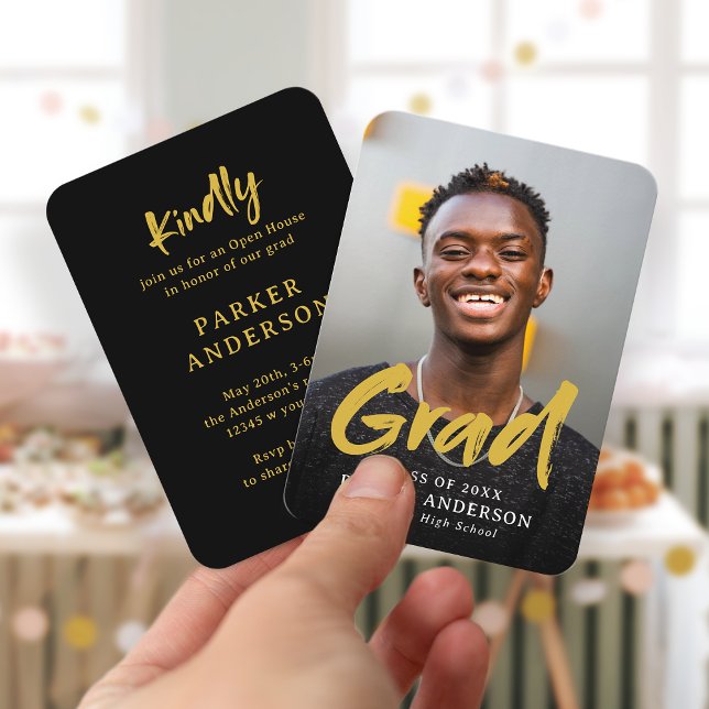 Black Gold Modernes Script Foto Abschluss laden ei Begleitkarte (Black Gold Modern Script Photo Graduation Invite)
