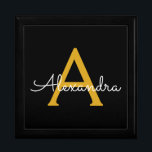 Black Gold Modernes Script Giron Monogram Name Erinnerungskiste<br><div class="desc">Black and Gold Simple Script Monogram Name Juwelry Keepake Box. Dies macht den perfekten Abschluss,  Geburtstag,  Hochzeit,  Brautparty,  Jubiläum,  Babydusche oder Junggeselinnen-Abschied Geschenk für jemanden,  die Lieben glamourösen Luxus und schicke Stile.</div>