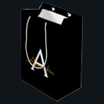 Black Gold Modernes Script Giron Monogram Name Mittlere Geschenktüte<br><div class="desc">Schwarz und Gold einfache Script Monogram Name Geschenktasche. Das macht den perfekten 16 Geburtstag,  Hochzeit,  Brautparty,  Jubiläum,  Babydusche oder Junggeselinnen-Abschied Geschenktasche für jemanden,  der Lieben glamourösen Luxus und schicke Stile.</div>