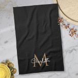 Black Gold Monogram Elegante Girly Script Geschirrtuch<br><div class="desc">Chic schwarz und gold monogramm Küchenhandtuch. Sie können den Namen,  das Monogramm personalisieren und den Schriftart und die Farben anpassen,  um Ihr eigenes einzigartiges Design zu erstellen. Entwickelt von Thisisnotme©</div>