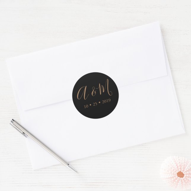 Black Gold Monogram Elegante Wedding Runder Aufkleber (Umschlag)