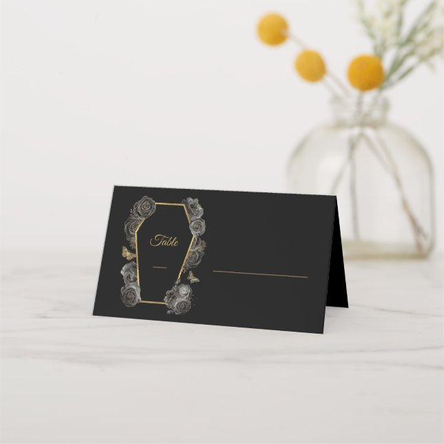 Black & Gold Rose Coffin Gothic Hochzeitsmuster Platzkarte (Vorderseite)
