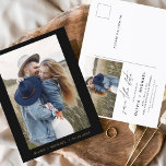 Black Gold Save the Date Postcard Foto Minimalisti Postkarte<br><div class="desc">Schwarze und goldene Hochzeit Speichern Sie die Datumskarten,  die ein Foto auf der Vorderseite haben. Die Save the Date-Karten enthalten eine moderne,  handgeschriebene,  kursive Schriftzeichen-Typografie,  die elegant,  einfach und modern nach einem einfachen Hochzeitstag-Fest zu verwenden sind.</div>