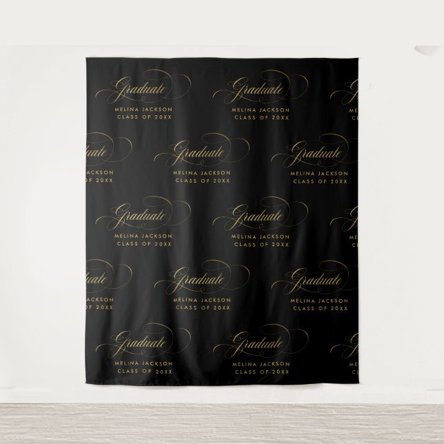 "Black & Gold Script Step & Repeat Graduation Part Wandteppich (Vorderseite)