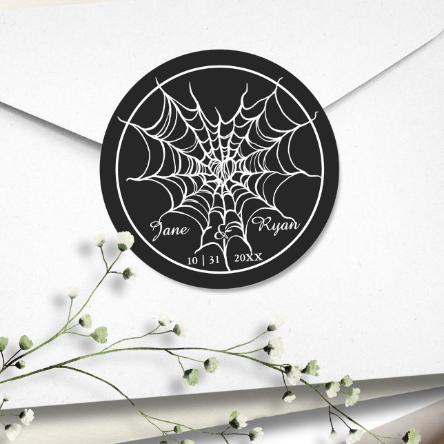Black Gothic Spooky HalloWedding Runder Aufkleber (Von Creator hochgeladen)