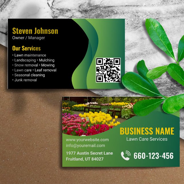 Black Green Modern Lawn Care Landscaping QR Code Visitenkarte (Von Creator hochgeladen)