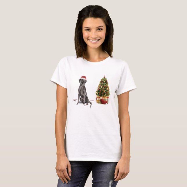 Black Lab Funny Christmas Dog and Tree T-Shirt (Vorne ganz)