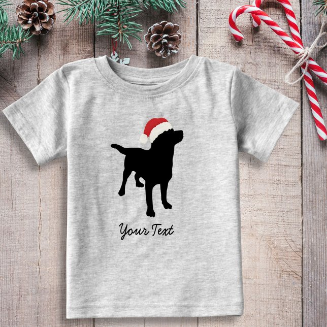 Black Lab Hund mit Weihnachts-Weihnachtsmannmütze Baby T-shirt (Von Creator hochgeladen)