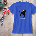 Black Lab Hund mit Weihnachtshut aus dem Weihnacht T-Shirt<br><div class="desc">Dieses hübsche schwarze Labor ist zu Weihnachten in seinem rot-weißen Weihnachtshut ausgekleidet. Dieses Design ist sicher, ein Lächeln auf das Gesicht eines Hundefreundes und natürlich diejenigen, die Liebe Black Lab's. Personalisieren Sie mit Ihrem eigenen Text - fügen Sie den Namen Ihres Hundes, Weihnachtsgrüße, Ihren Namen, etc. oder löschen Sie den...</div>