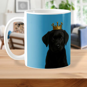 Black Labrador Puppy in Gold Crown Niedlich Kaffeetasse