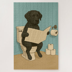 Black Labrador Reading Newspapier auf der Toilette