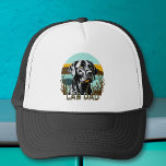 Black Labrador Retriever | LABRADOR VATER Truckerkappe<br><div class="desc">Labrador Vater. AI Kunst Aquarell schwarzes Labor mit einem Vintagen Sonnenuntergang mit Retrofarben aquamarin und braun.</div>