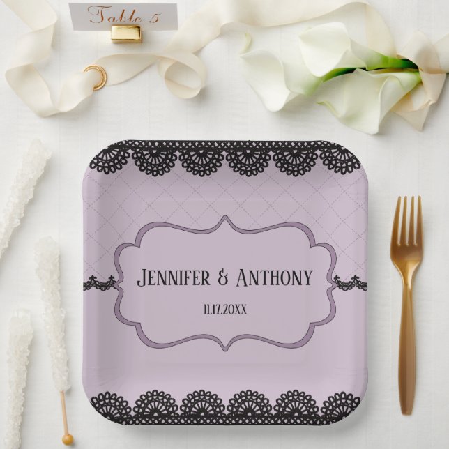 Black Lace on Soft Lavender Custom Wedding Pappteller (Hochzeit)