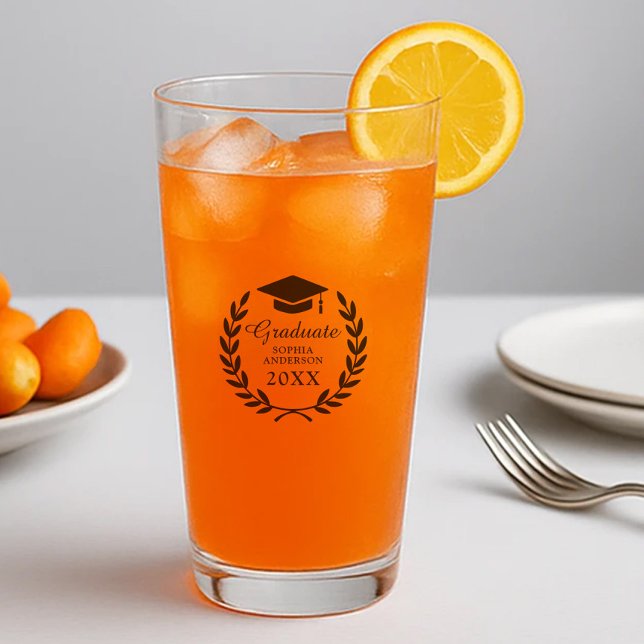 Black Laurel Wreath Grad Cap Graduate Name & Class Glas (Von Creator hochgeladen)