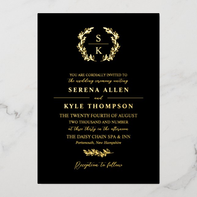 Black Laurel Wreath Monogram Typografy Wedding Folieneinladung (Vorderseite)
