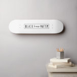 Black Lives Materie | BLM Race Equality Modern Skateboard<br><div class="desc">Ein einfaches,  stilvolles "Black Life Materie" zitiert Kunstdesign mit zeitgenössischer urbaner Typografie und einer einfachen,  kühnen Grenze. Unser minimalistisches,  modernes,  einfarbiges Schwarz-Weiß-Design wird von der BLM-Bewegung inspiriert,  um das Bewusstsein für Rassismus und Rassengleichheit zu schärfen.</div>