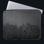 Black Metallic Background & Black Paisley Lace Laptopschutzhülle<br><div class="desc">Schwarz gebürstetes Aluminium-Druck und schwarz paisley Spitzen. Benutzerdefiniertes und optionales Monogramm</div>