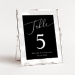 Black Minimal Wedding Tischnummer<br><div class="desc">Minimale und elegante Hochzeitstil-Tischnummer mit modernem Skripttext, der oben auf schwarzem Hintergrund "Table" steht.</div>
