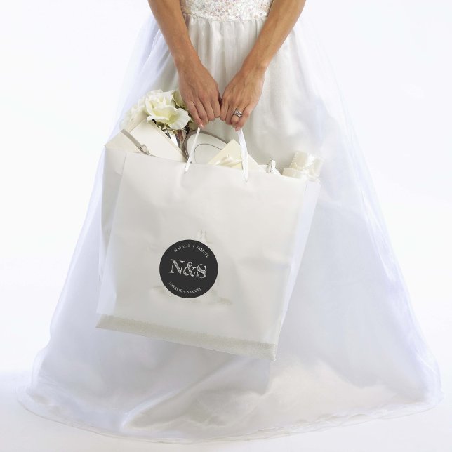 Black Minimalistisch Elegant Bold Initials Wedding Runder Aufkleber (Von Creator hochgeladen)