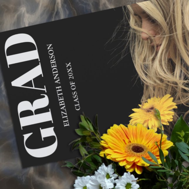 Black Modern Minimalist Graduation Ankündigung (Von Creator hochgeladen)