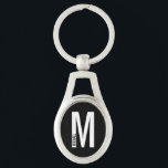 Black Modern Personalisiert Monogram und Name Schlüsselanhänger<br><div class="desc">Modernes Monogram Design mit personalisiertem Monogramm-Buchstaben "M" und Namen im modernen fett formatierten Sans Serif Schriftart Stil. Perfektes Geschenk für ihn,  Vatertagsgeschenk,  Trauzeuge Geschenk und vieles mehr.</div>