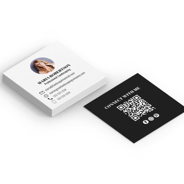Black Modern QR Code Social Media Foto Quadratische Visitenkarte (Minimalist modern simple black and white business card.)