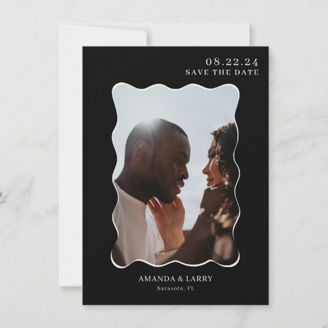 Black Modern Wavy Wedding Foto Save the Date Einladung (Vorderseite)