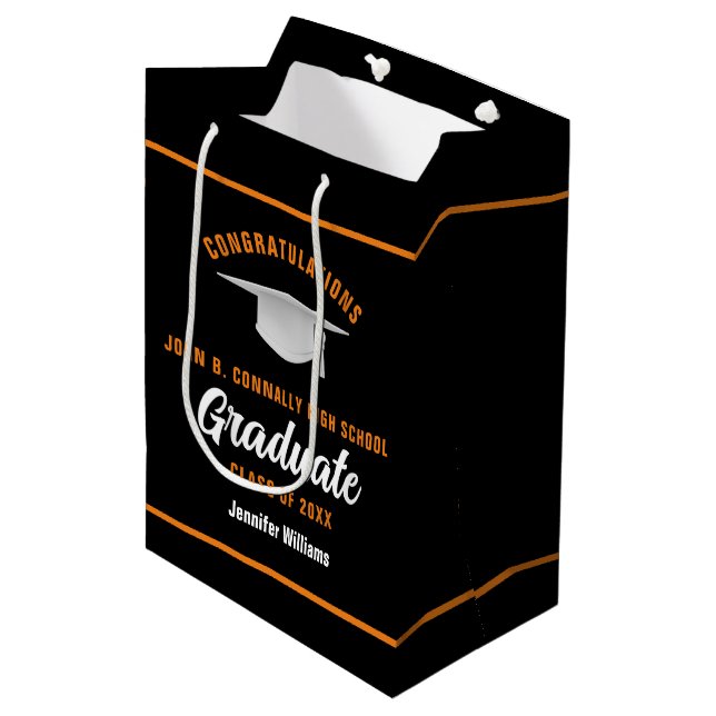 Black Orange Graduate Custom Graduate Party Mittlere Geschenktüte (Vorderseite Schrägansicht)