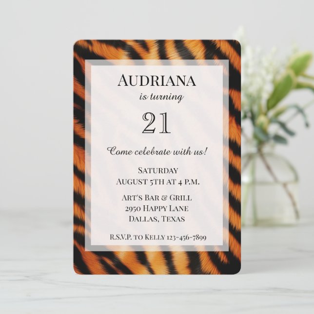 Black Orange Tiger Animal Print Birthday Einladung (Stehend Vorderseite)