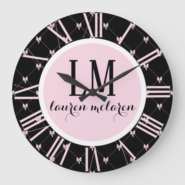 Black & Pink Bow Monogram Große Wanduhr (Vorderseite)
