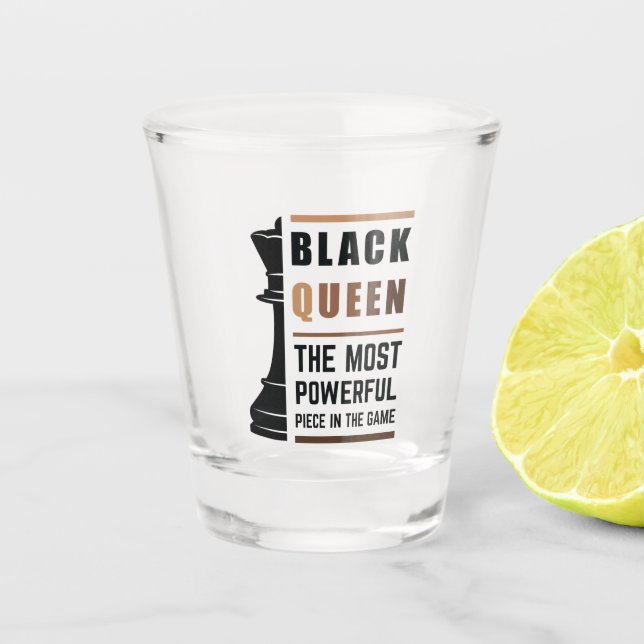 Black Queen das mächtigste Stück in Game 2 Schnapsglas (Vorderseite)