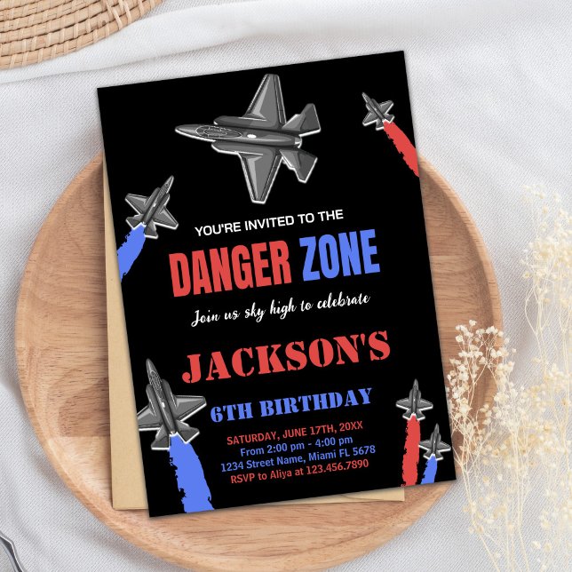 Black Red Blue Gray Fighter Jet Birthday Einladung (Black Red Blue Gray Fighter Jet Birthday Invitation)