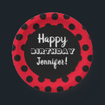 Black & Red Polka Dot Custom Birthday Pappteller<br><div class="desc">Machen Sie Ihr Party oder Ihre Ansammlung mit diesen schicken schwarz-roten Polka-Dot-Tellern niedlich. Anpassen mit Ihrem Namen oder Ihrer Nachricht</div>