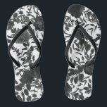 Black Rose Wedding Gothic Flip Flops<br><div class="desc">Der wunderschöne gotische Stil mit schwarzen Rose ist perfekt für Ihre Hochzeit. Ideal für ein Halloween Hochzeitsfest oder für ein elegantes, dunkles und schönes Gothfestival.</div>