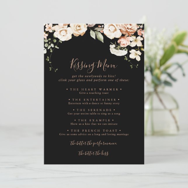 Black Royal Floral Wedding Kissing Menu Game Card (Stehend Vorderseite)