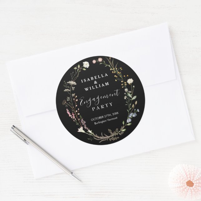 Black Rustic Boho Wildblume Engagement Party Runder Aufkleber (Umschlag)