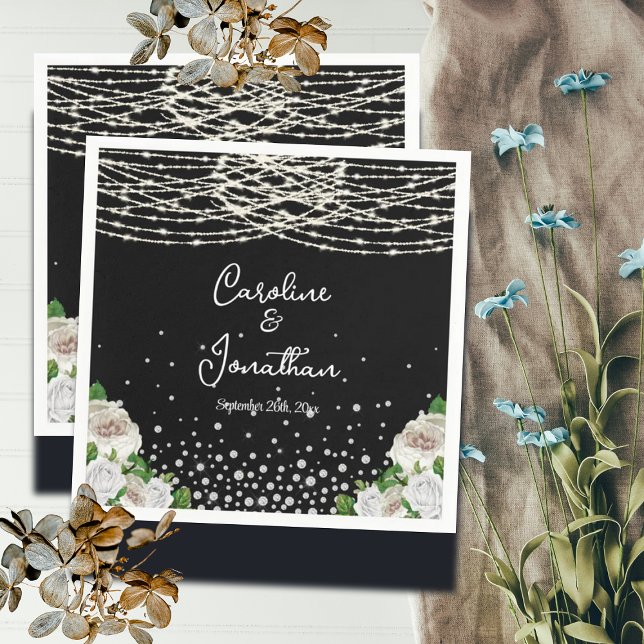 Black Rustic White Roses String Lights Wedding Serviette (Von Creator hochgeladen)