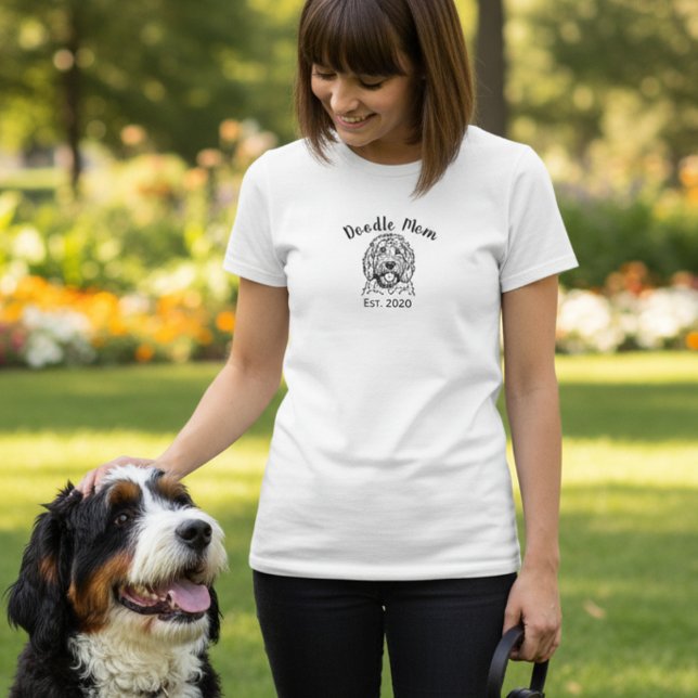 Black Script Established Doodle Mom T-Shirt (Von Creator hochgeladen)