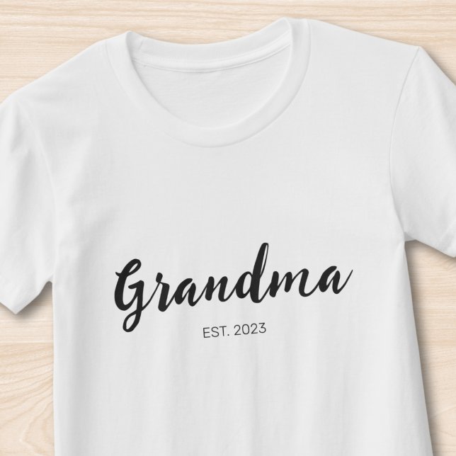 Black Script Grandma Established  T-Shirt (Von Creator hochgeladen)