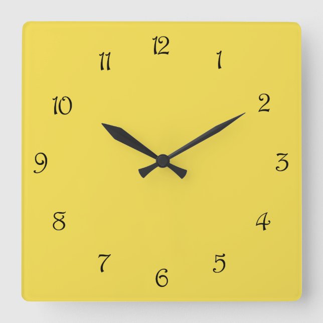 Black Script Numbers On Yellow wccn Quadratische Wanduhr (Vorderseite)