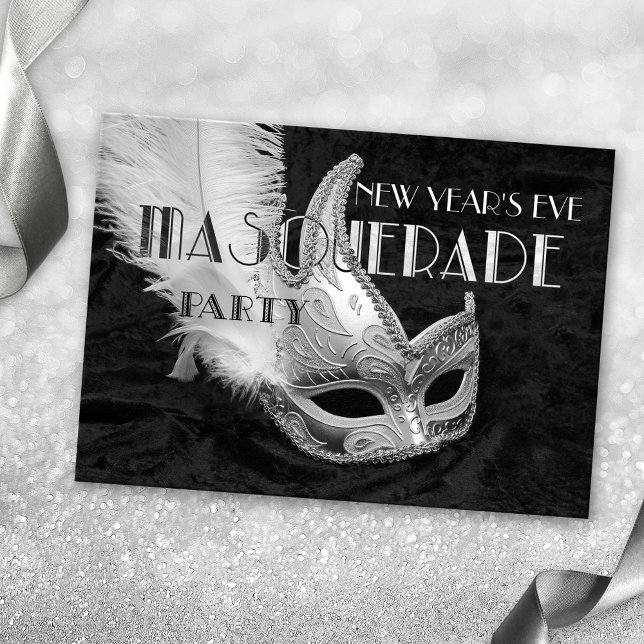 Black Silver Masquerade Ball Party Einladung (A festive masquerade party invitation in black and white featuring a silver mask on black velvet)