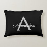 Black Silver Modern Script Girl Monogram Name Dekokissen<br><div class="desc">Monogram Name und Anfangskissen für Schwarz und Silver Script. Das Kissen macht den perfekten 16 Geburtstag,  Hochzeit,  Brautparty,  Babydusche oder Junggeselinnen-Abschied Geschenk für jemanden,  der sein Zimmer in Rose Gold dekoriert.</div>