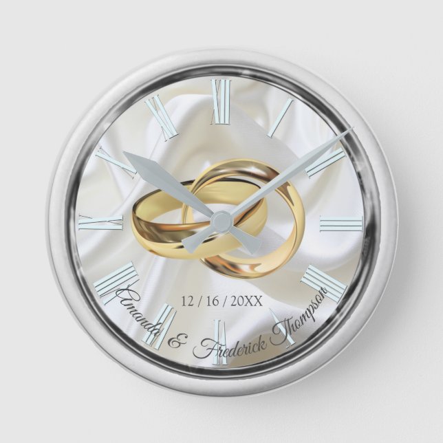 Black & Silver on Ivory Silk Wedding Gift Clock Runde Wanduhr (Vorderseite)
