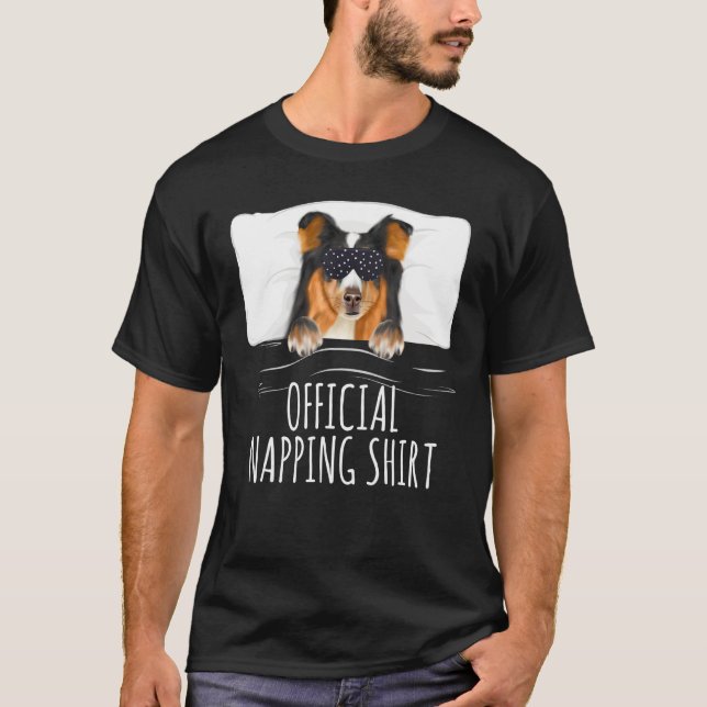 Black Sleep Mask Shetland Sheepdog Offizieller Nap T-Shirt (Vorderseite)