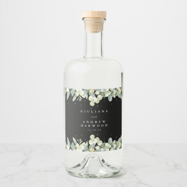Black Snowberry+Eucalyptus Winter Wedding Alkoholflaschenetikett (Vorderseite)