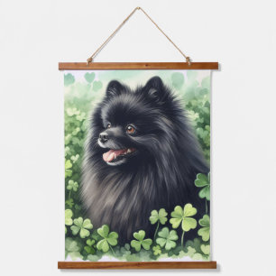Black Spitz Watercolor St Patricks Day Wandteppich Mit Holzrahmen