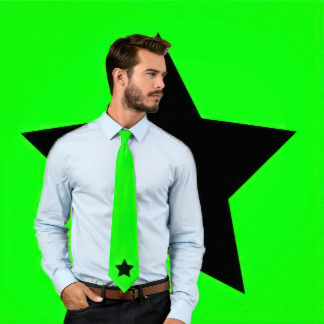 Black Star sur Neon Green Cravate (Man wears a tie with a black star design on neon green.
)