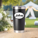 Black Stylized Wedding Trauzeuge Thermobecher<br><div class="desc">Verschenken Sie Ihrem Trauzeuge diese trendige und personalisierte,  rostfreie Edelstahl,  Thermalwäscher,  personalisiert mit seinem eigenen Namen in schwarz,  stilisiert Drehbuch in einem weißen,  ovalen Design auf einem schwarzen Hintergrund. Personalisieren Sie Ihren Schuster,  indem Sie den Namen Ihres Trauzeugen bearbeiten und ersetzen. Wählen Sie Ihre Taumelfarbe.</div>