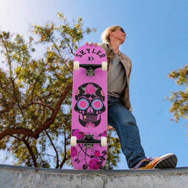 Black Sugar Skull auf rosa D-Markenbezeichnung Skateboard (Außenbereich 1)