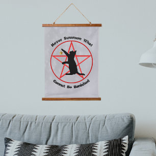 Black Summon Cat Star Red Pentagram auf Grau Wandteppich Mit Holzrahmen